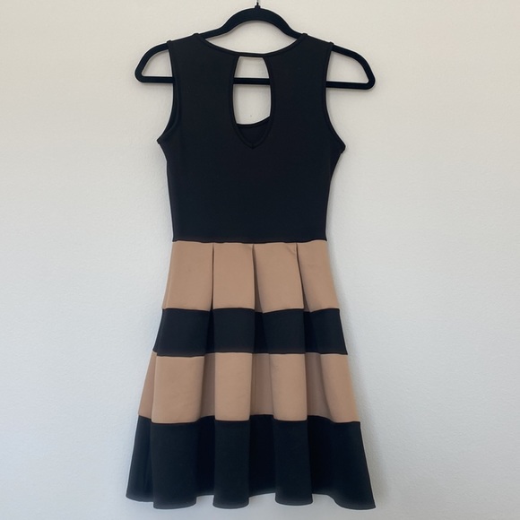 Beautiful Mini Cocktail Dress from Windsor - Picture 2 of 3